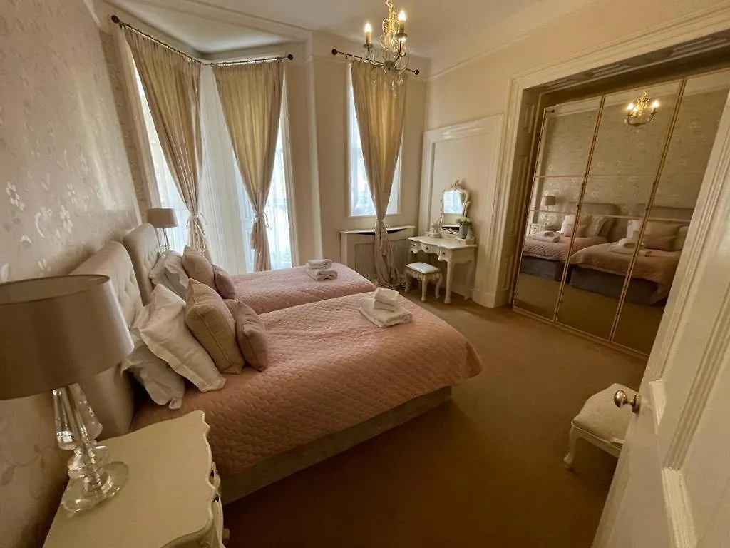 50A Clifton Garth Apartment York 0*,
