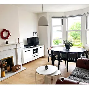 Spacious And Modern 2 Bedroom Flat Near The Centre , Edinburgh United Kingdom