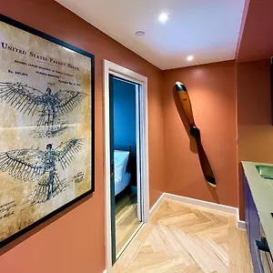  Apartment The Aviator's Attic - Luxury Centre Retreat