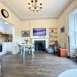 Open Plan 2 Bed Apt, Near Castle , Edinburgh United Kingdom